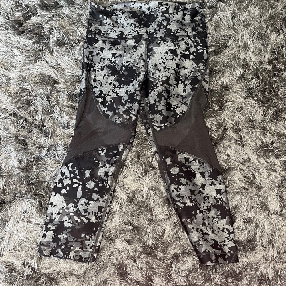 Compression Heat Gear Under Amour Capris Leggings